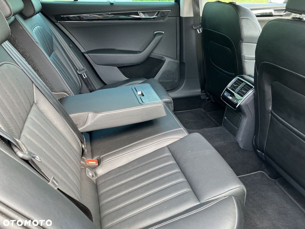 Skoda Superb 2.0 TDI SCR L&K DSG - 9