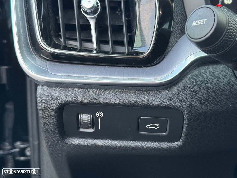 Volvo V60 2.0 B4 Momentum Plus Geartronic - 13