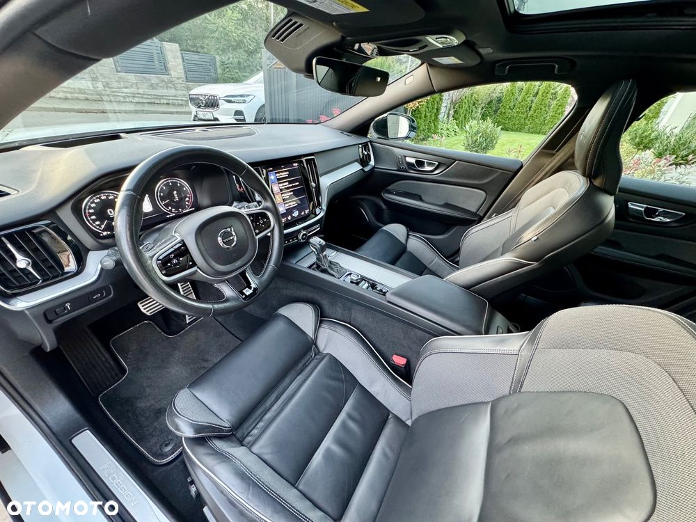 Volvo S60 T6 AWD R-Design - 17