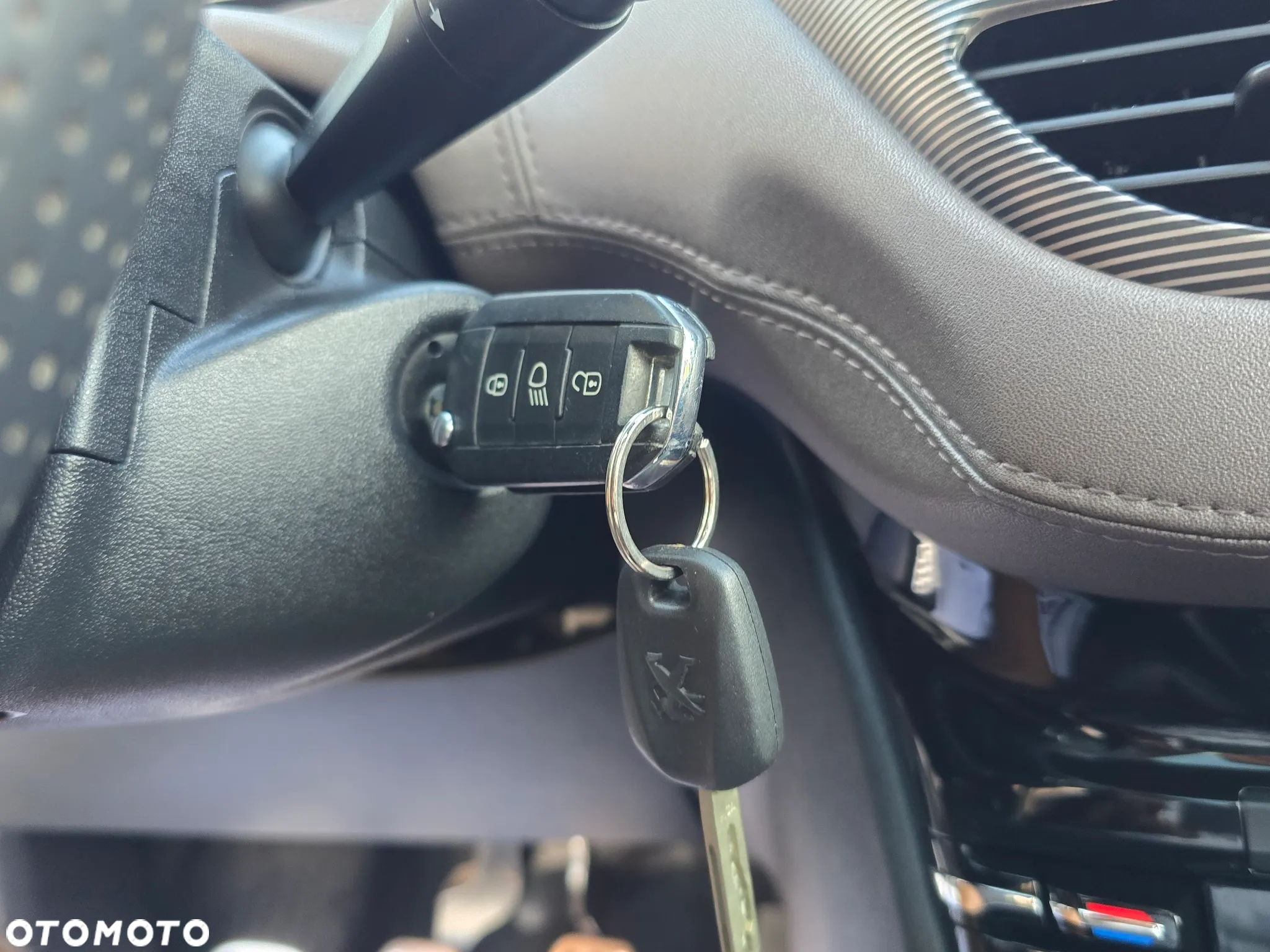 Peugeot 2008 1.6 VTi Allure - 32
