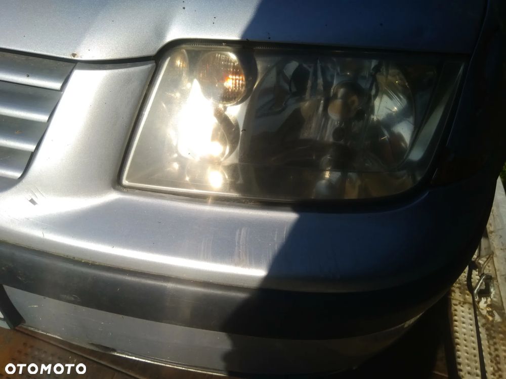 Volkswagen Bora lampa przednia lewa