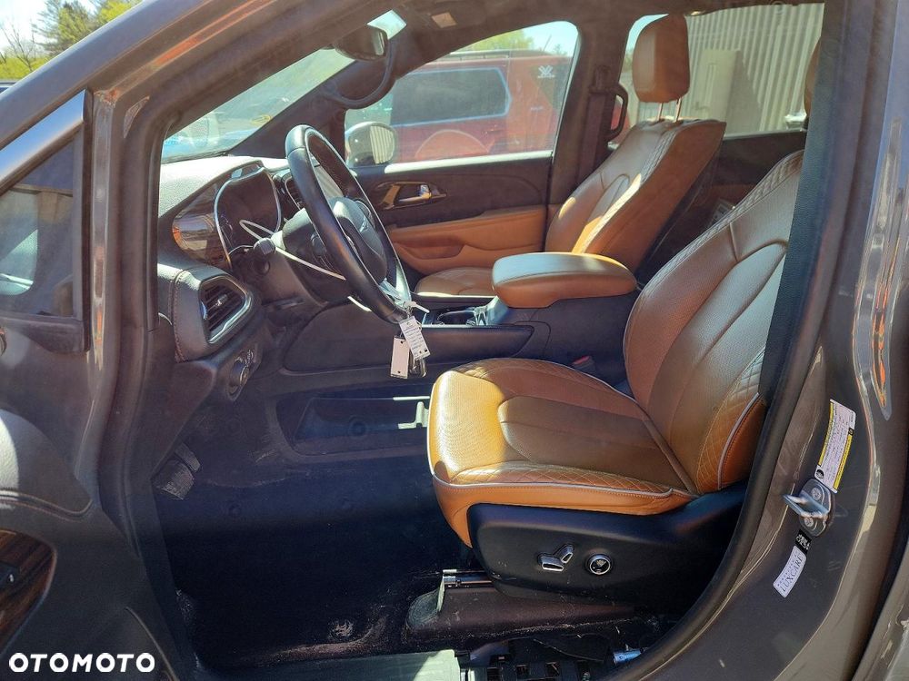 Chrysler Pacifica - 5