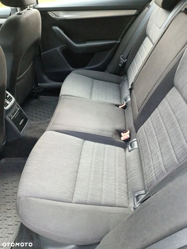 Skoda Octavia 2.0 TDI Elegance DSG - 22