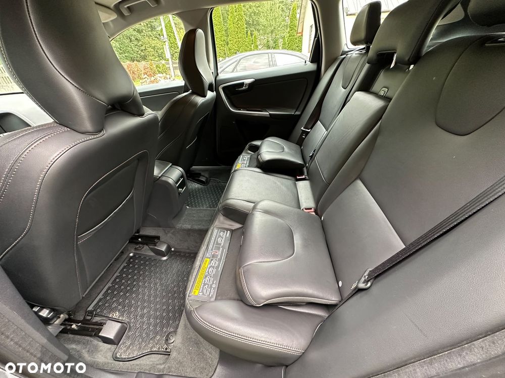 Volvo XC 60 D3 Drive-E Momentum - 17