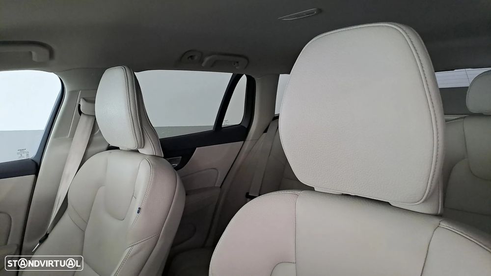Volvo V60 2.0 B4 Momentum Plus Geartronic - 30