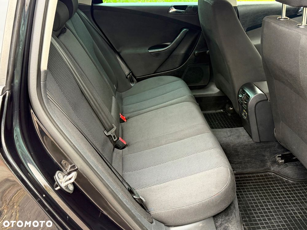 Volkswagen Passat - 23