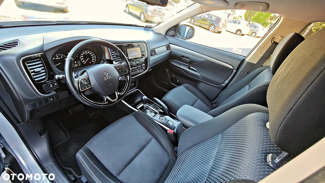 Mitsubishi Outlander - 13