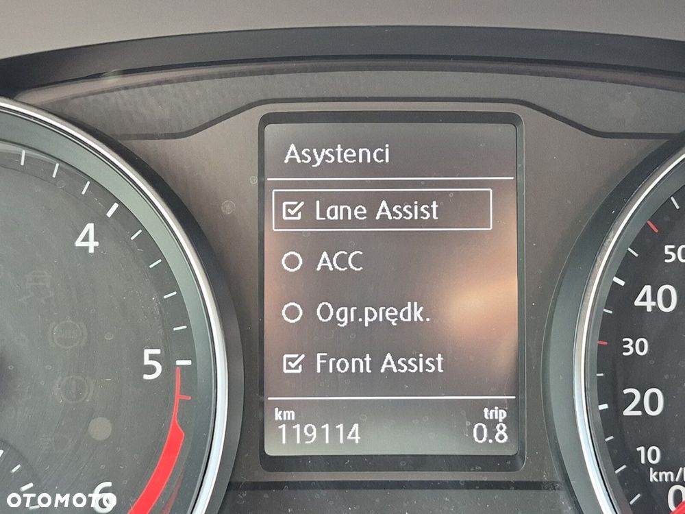 Volkswagen Passat Variant 2.0 TDI SCR Business DSG - 16