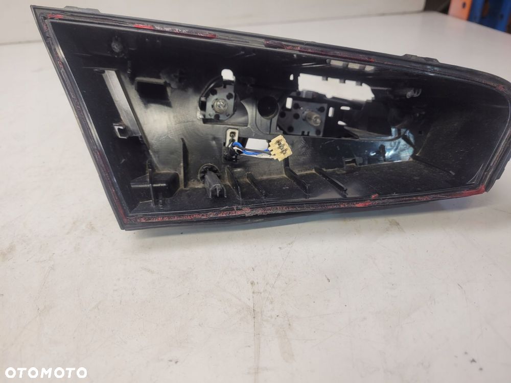 WKŁAD LAMPY LEWY TYŁ AUDI A3 8V 3D 8V3945093B - 2