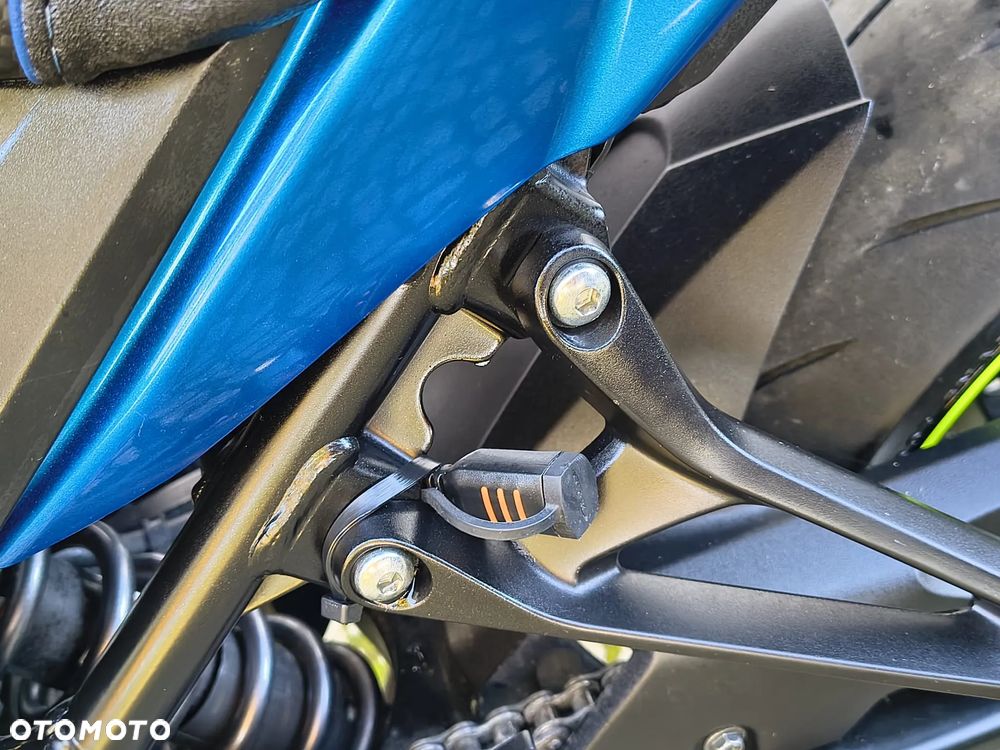 Suzuki GSX - 36