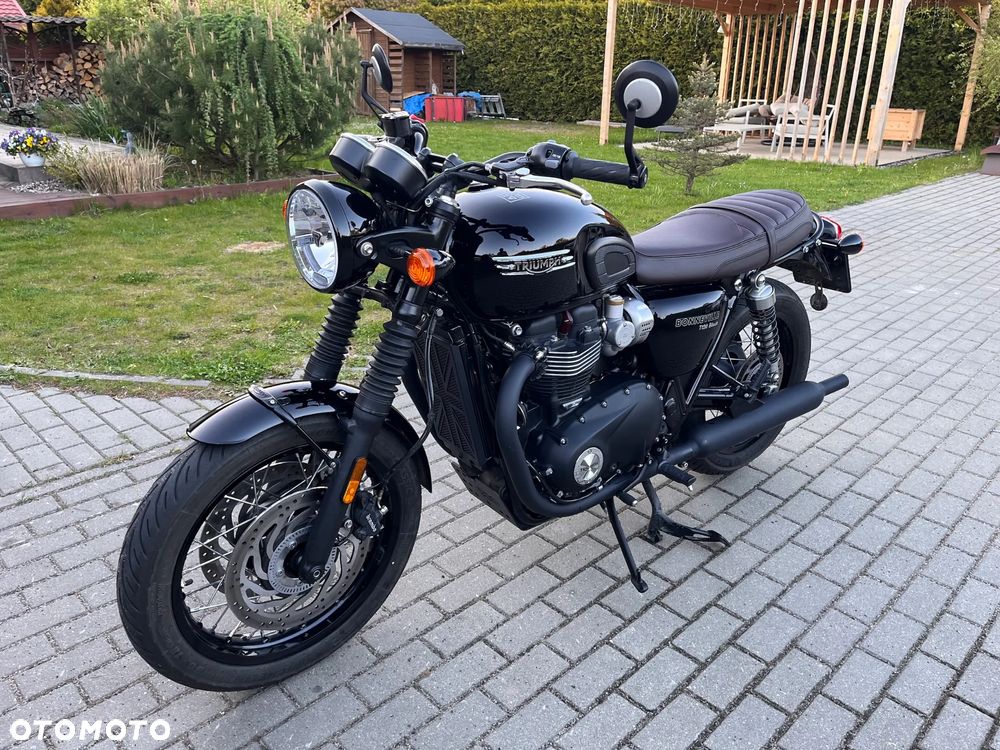 Triumph Bonneville - 4