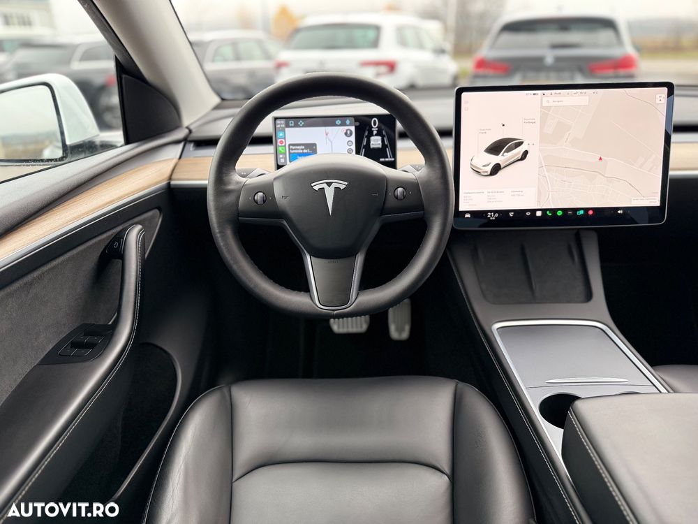 Tesla Model Y AWD Performance - 25