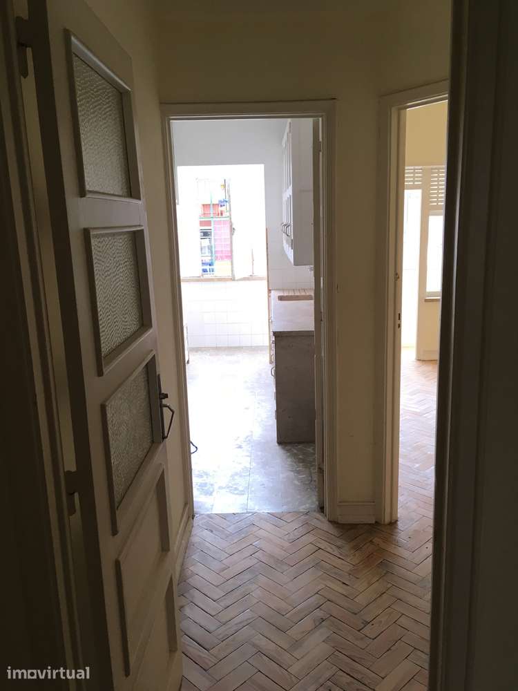 Apartamento T2 na Av. Almirante Reis, totalmente recuperado. - Grande imagem: 5/14