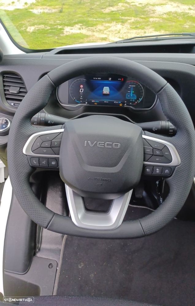 Iveco Daily 3.0 35C21HV A8 4100 18m3 - 11