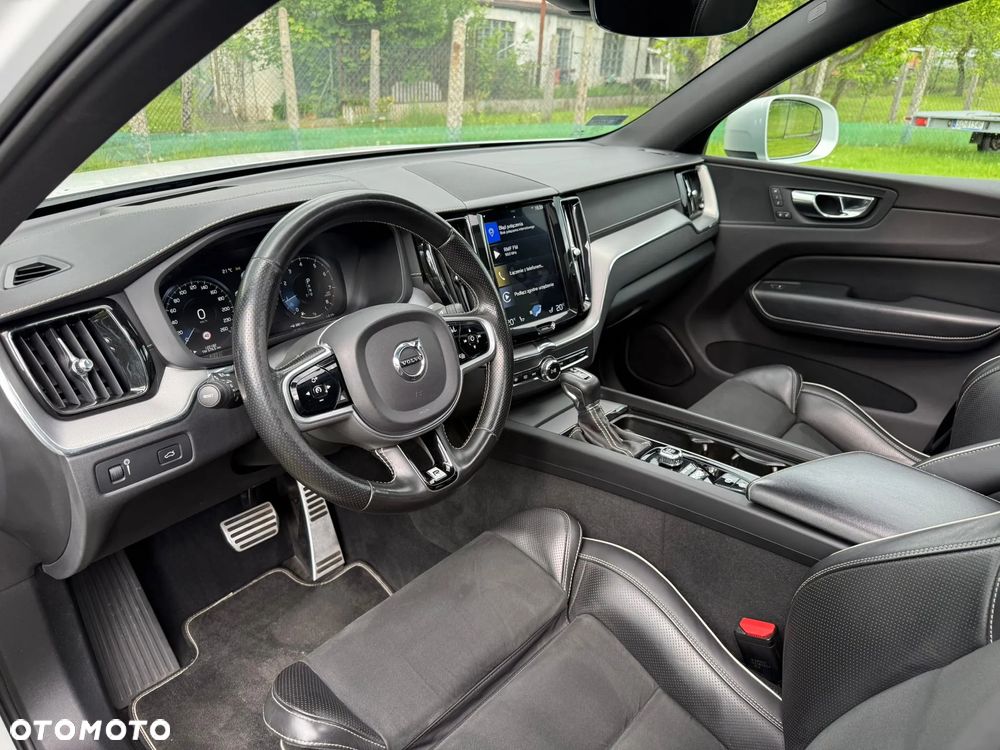 Volvo XC 60 T5 AWD R-Design - 12