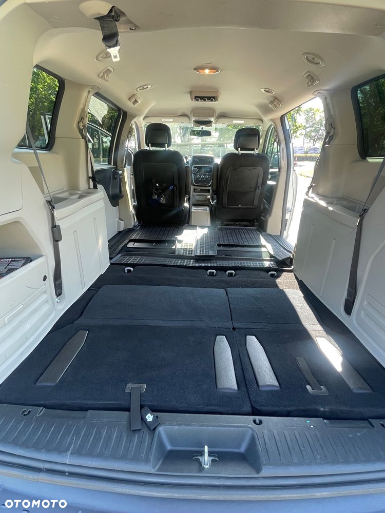 Dodge Grand Caravan - 9