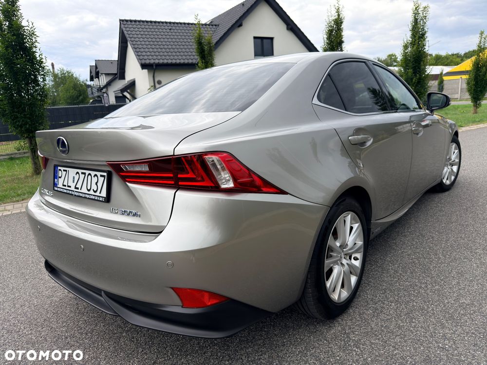 Lexus IS 300h F Sport - 11