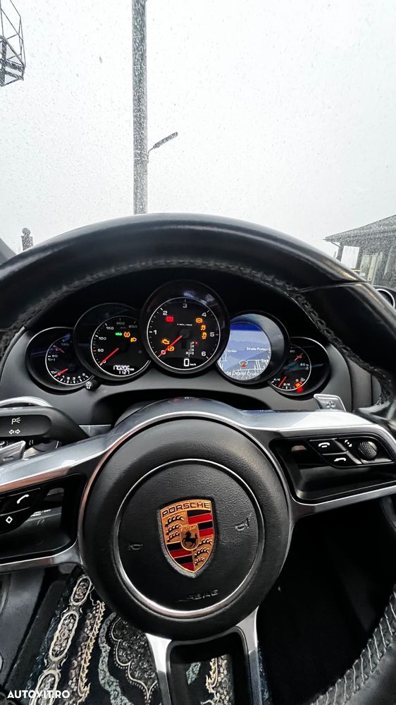 Porsche Cayenne 3.0 L - 20