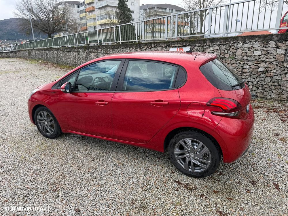 Peugeot 208 1.2 PureTech Signature - 4