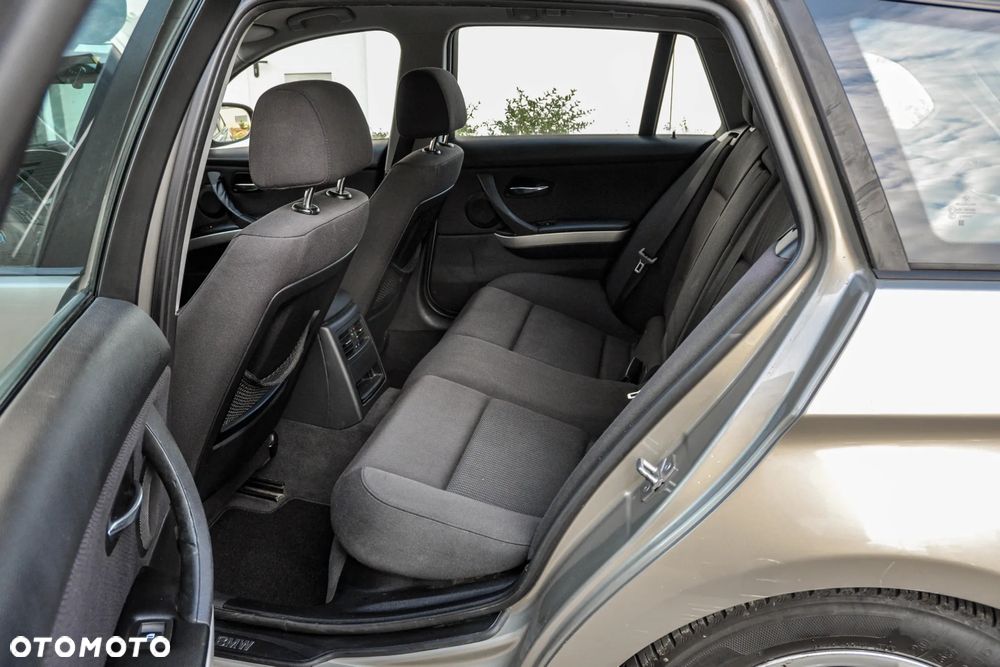 BMW Seria 3 320d DPF Efficient Dynamics Edition - 8