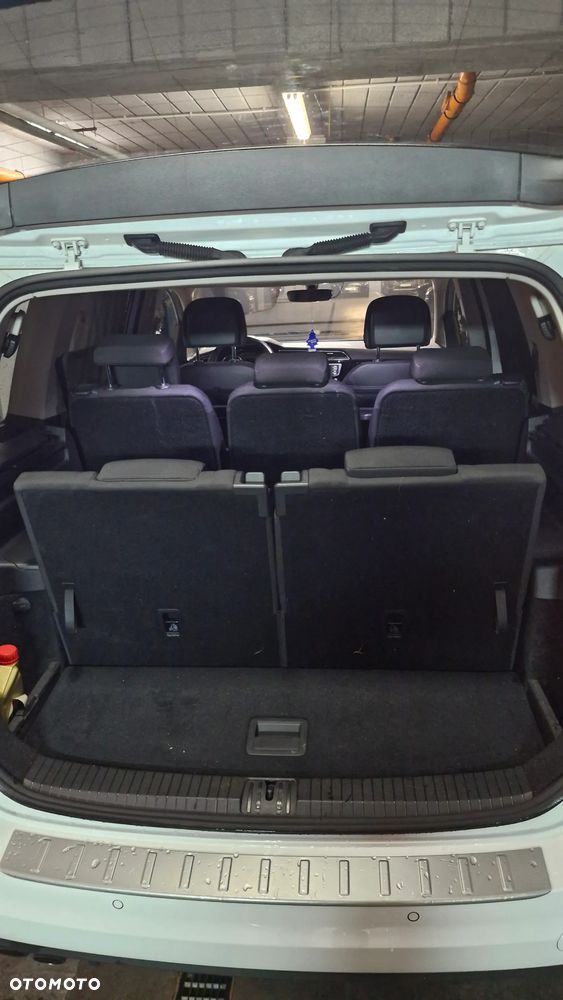 Volkswagen Touran - 11