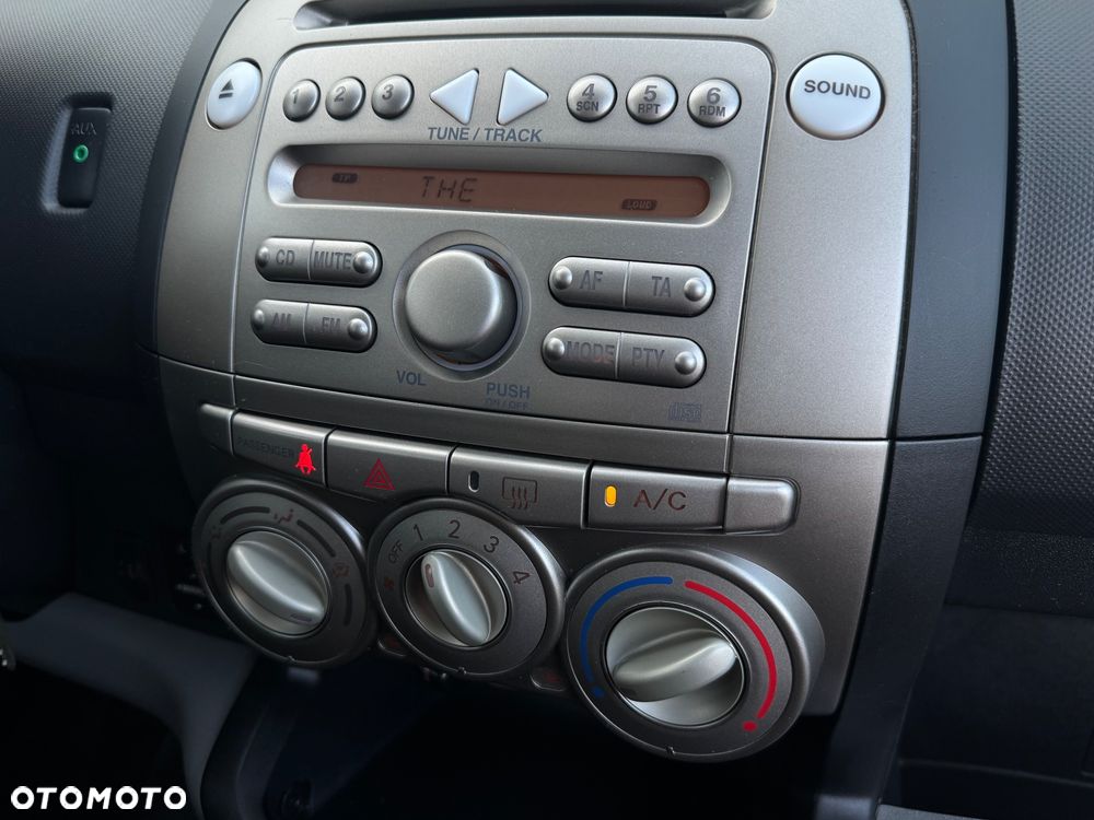Daihatsu Sirion - 19