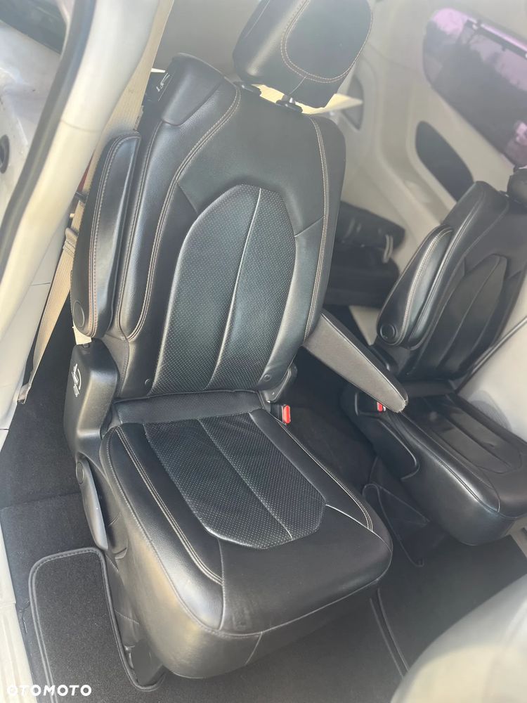 Chrysler Pacifica - 10