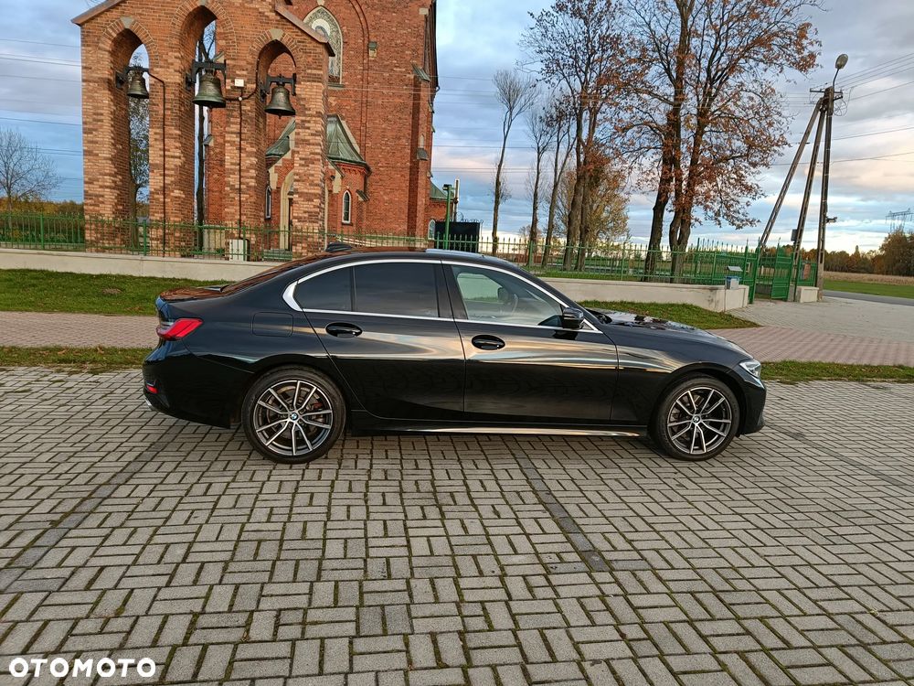 BMW Seria 3 330i xDrive Sport Line - 4
