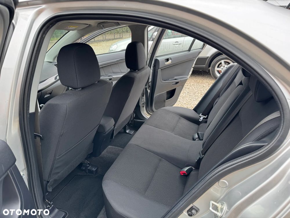 Mitsubishi Lancer 1.6 Inform - 14