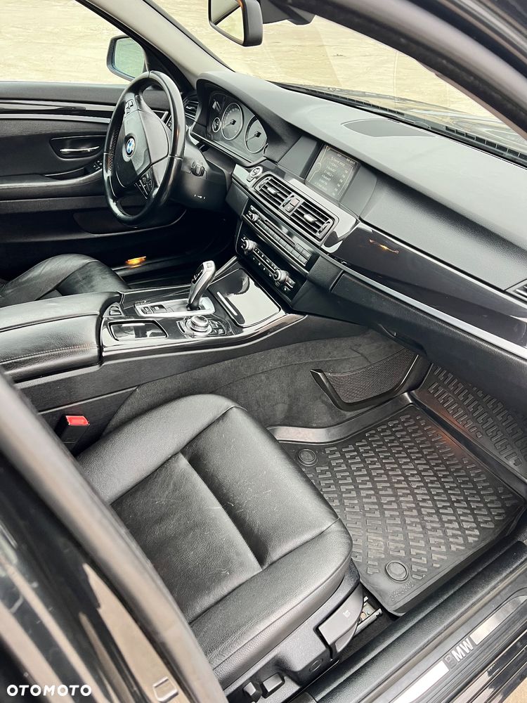 BMW Seria 5 525d - 15