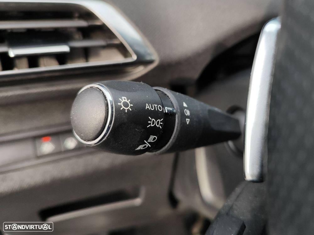 Peugeot 3008 1.6 Hybrid GT e-EAT8 - 17