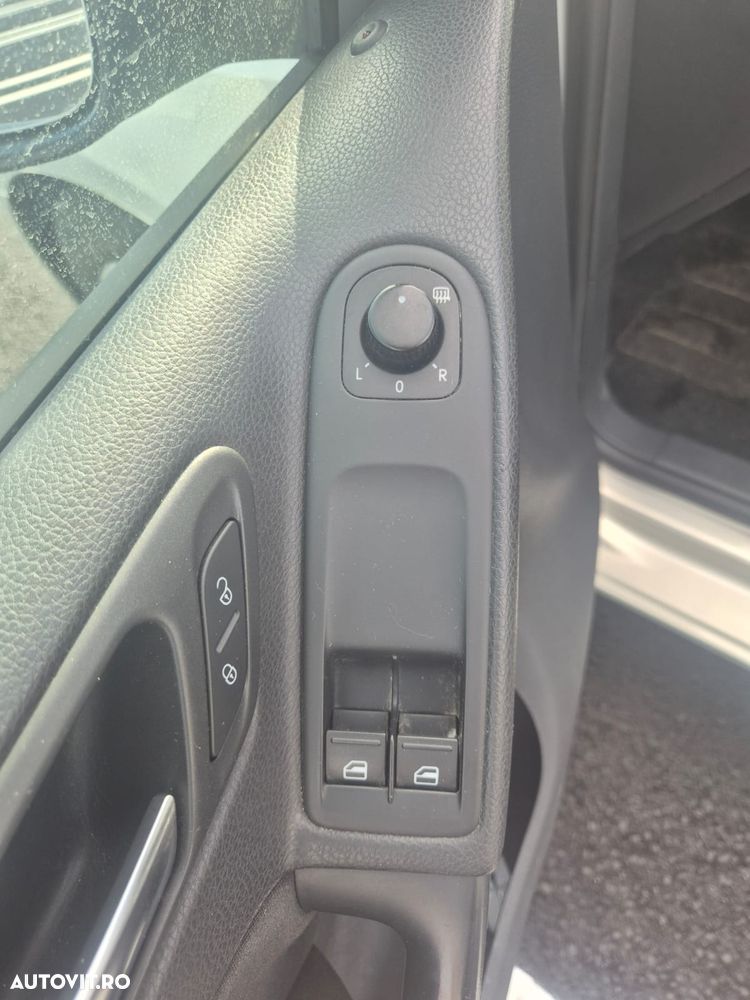 Volkswagen Golf 1.6 TDI DPF BlueMotion - 7