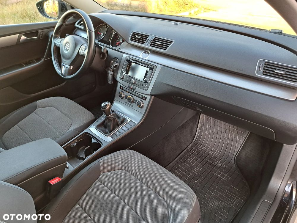 Volkswagen Passat - 20