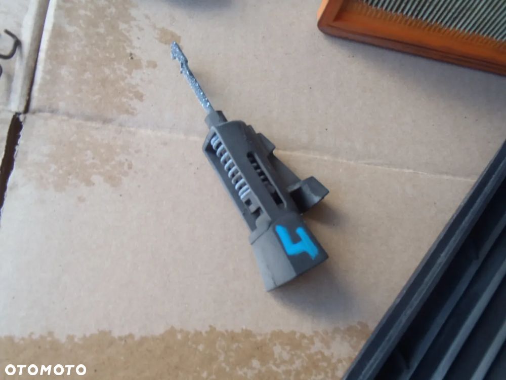 obudowa filtra powietrza zatrzaski termostat rura  fiat uno punto I lancia seicento spi cinquecento sporting 1.1 1.2 8v - 16