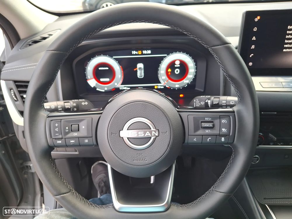 Nissan Qashqai 1.3 DIG-T N-Connecta LED+TT+SKY - 17