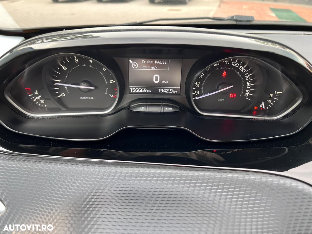 Peugeot 208 1.2 L PureTech Turbo STT Allure - 14