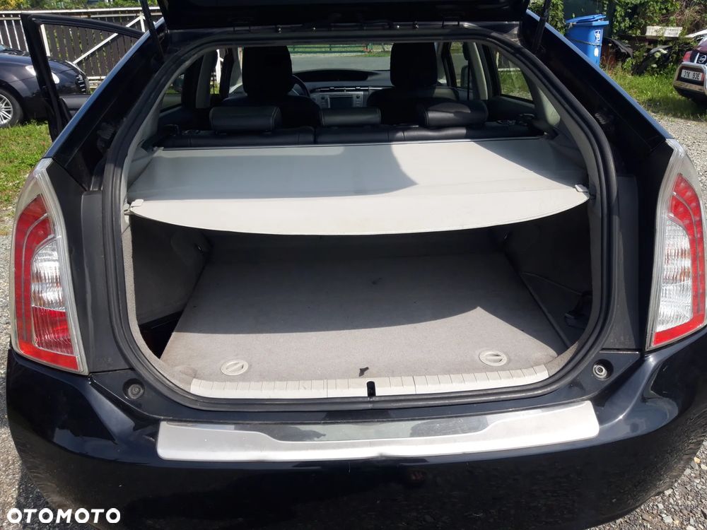 Toyota Prius (Hybrid) - 13