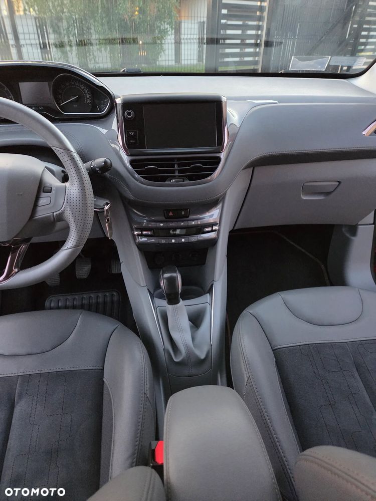 Peugeot 208 - 33