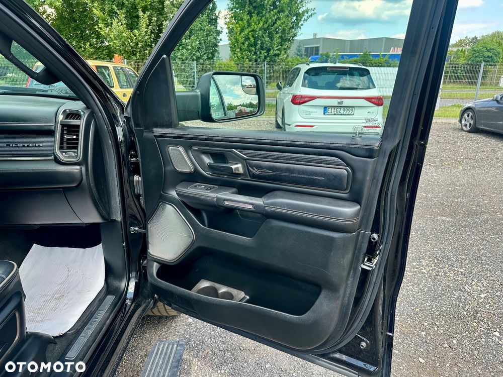 RAM 1500 Crew Cab Shortbed Limited - 36