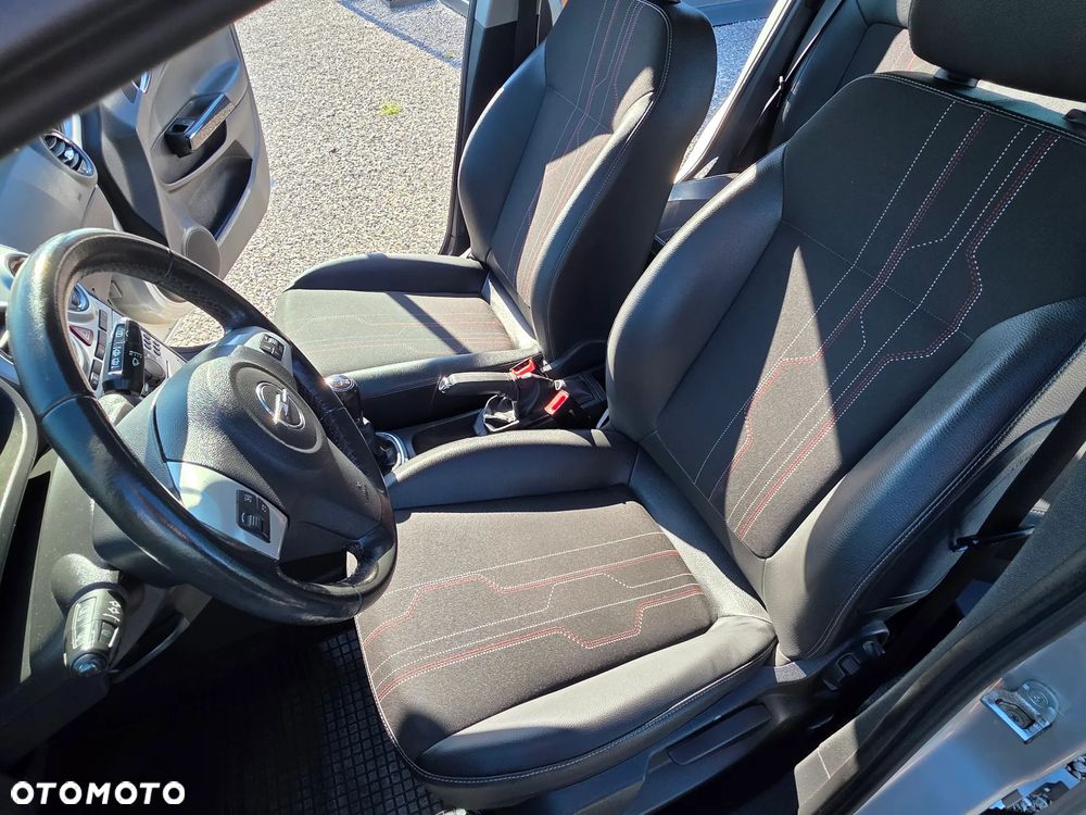 Opel Corsa 1.4 16V 150 Jahre - 18