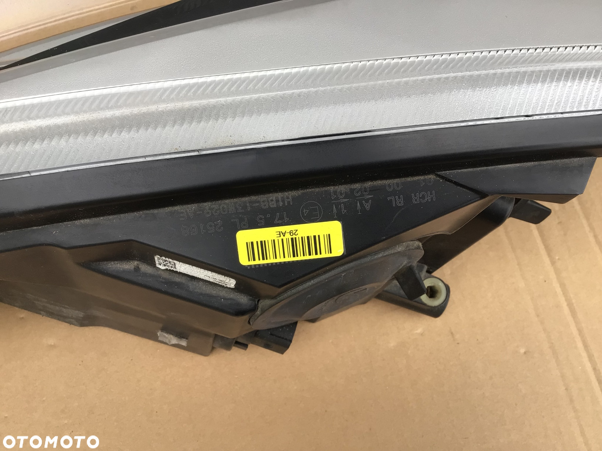 Lampa przednia prawa Ford Fiesta MK8 zwykła - 4