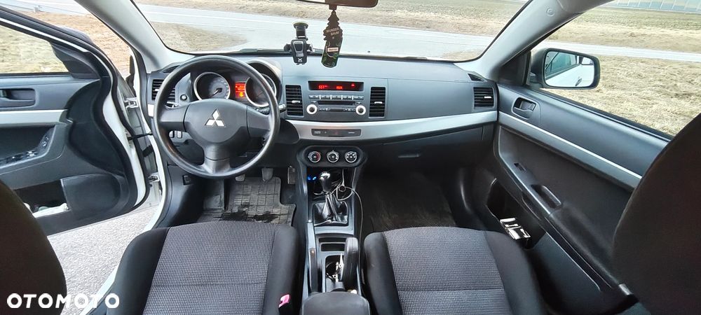 Mitsubishi Lancer 1.5 - 17