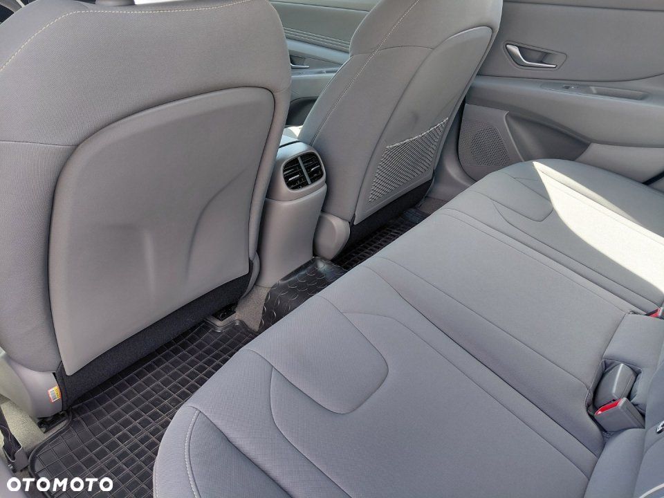 Hyundai Elantra - 33