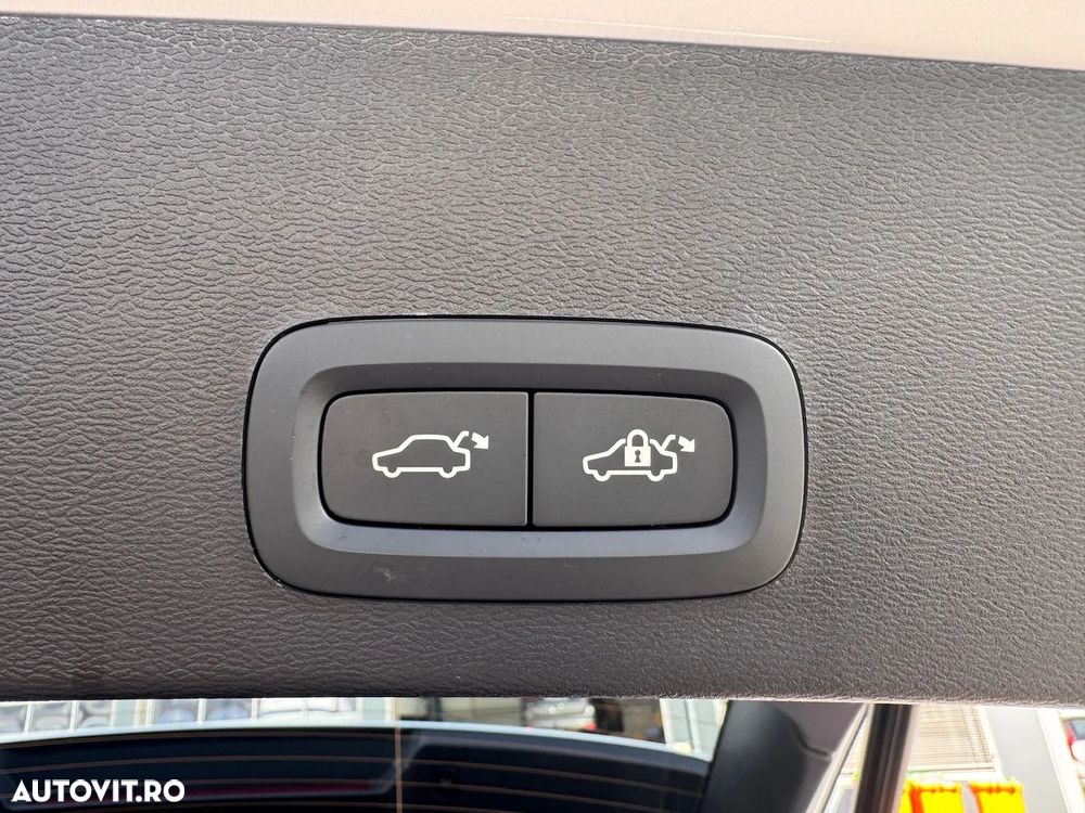 Volvo XC 40 B3 AT FWD MHEV Plus Dark - 17