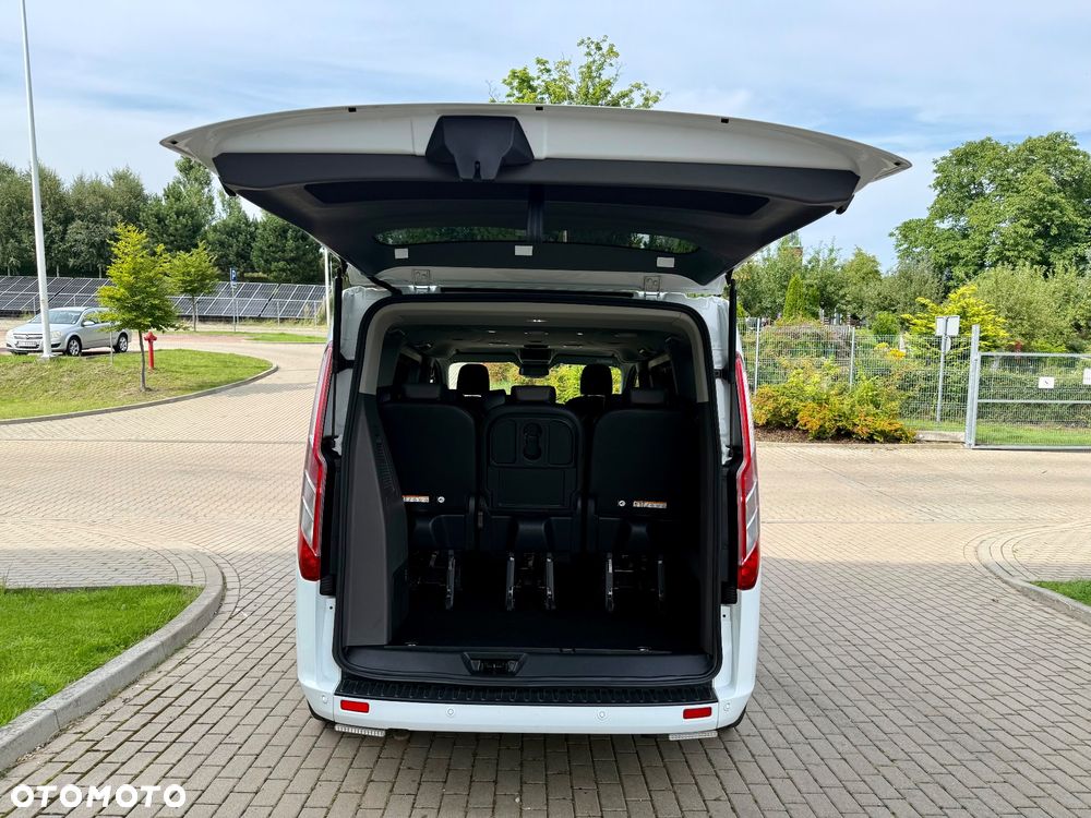 Ford Tourneo Custom 2.0 EcoBlue L1 Titanium - 32