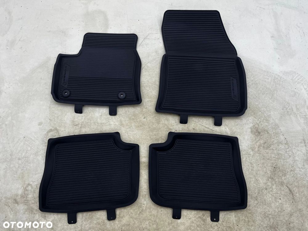 Dywaniki gumowe Opel Corsa F Corsa-e 19r.- komplet NOWYCH Oryginalnych dywaników gumowych wycieraczk - 1