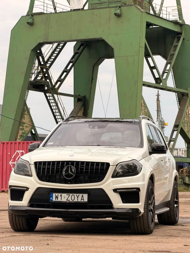 Mercedes-Benz GL 63 AMG - 12