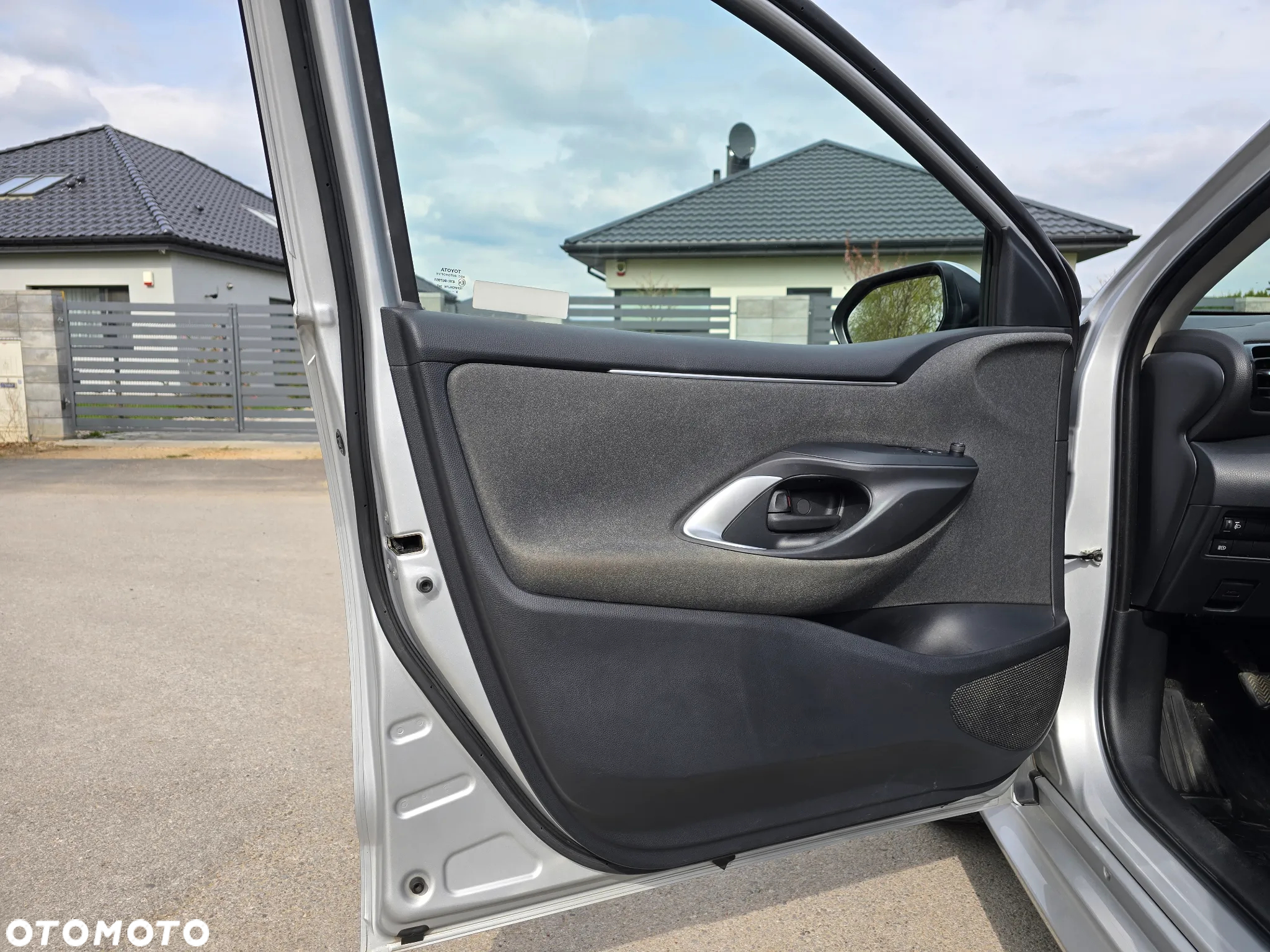 Toyota Yaris - 12