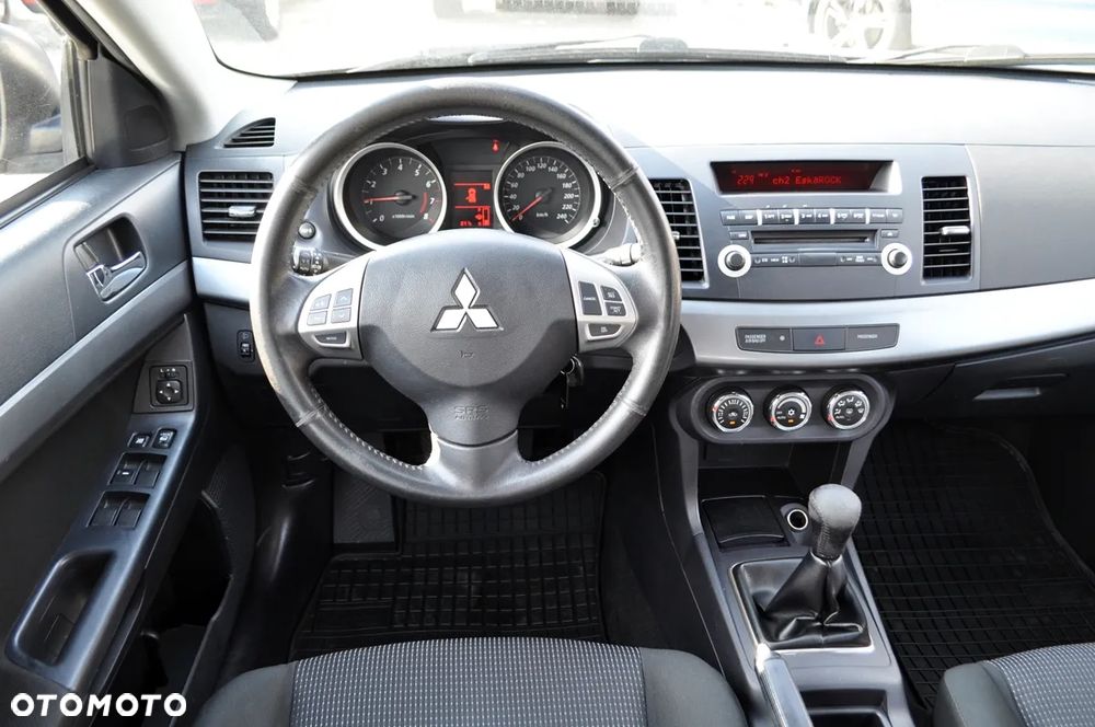 Mitsubishi Lancer 1.8 Inform LPG - 19