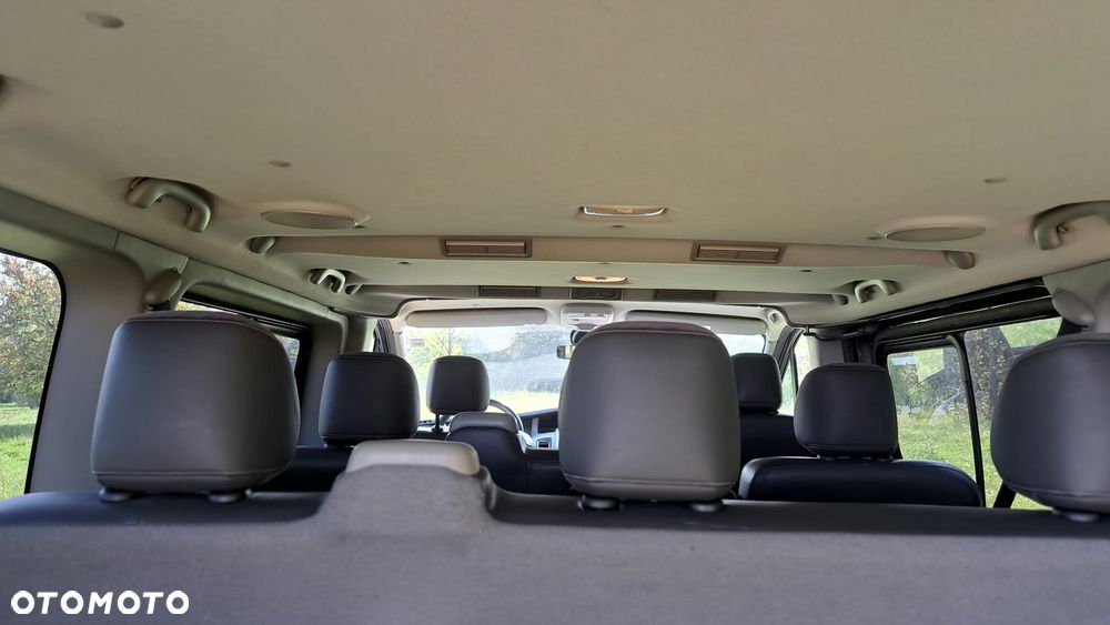 Renault Trafic Grand Passenger Black Edition - 18